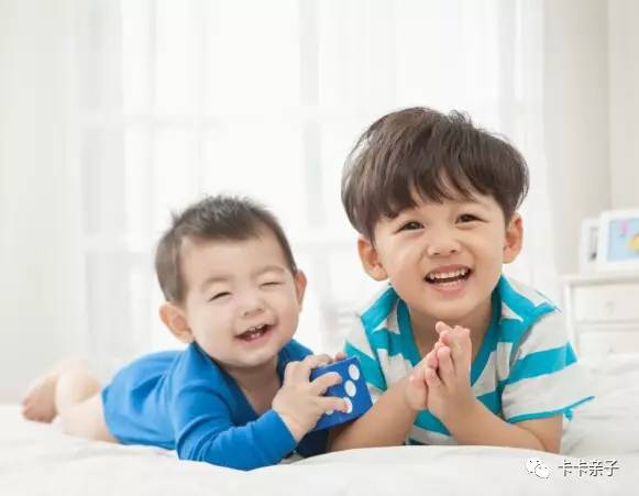 二胎家庭的4种结局 每种都很暖