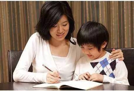 不读书的父母，会教出什么样的孩子？