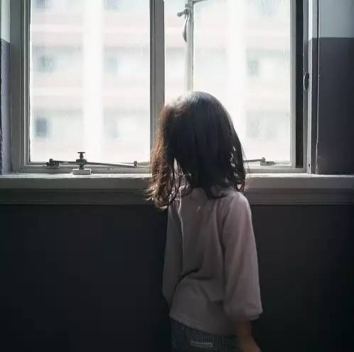 爱孩子的三个阶段：陪伴、教练、尊重，值得父母一看！