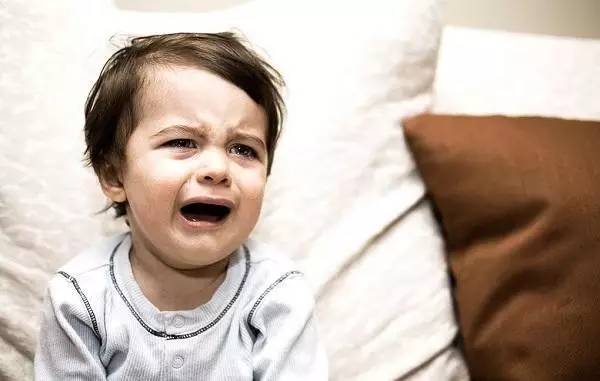男孩子就不能掉眼泪吗？即使是男孩，也该让他哭一会儿
