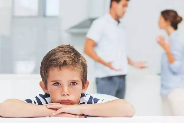 男孩子就不能掉眼泪吗？即使是男孩，也该让他哭一会儿