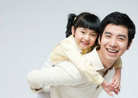 一个从事教育工作十年的爸爸，会怎么养自己的孩子？