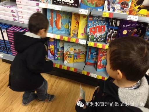 英国实拍：4岁双胞胎怎样花掉10英镑压岁钱？何止是财商教育...
