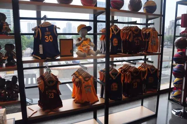 全球第一家NBA乐园最详细的探营报告，遇到情怀和温暖！