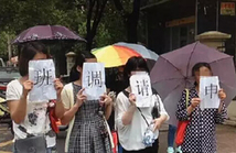 怕自家孩子受影响，家长要求“捣蛋鬼”退学