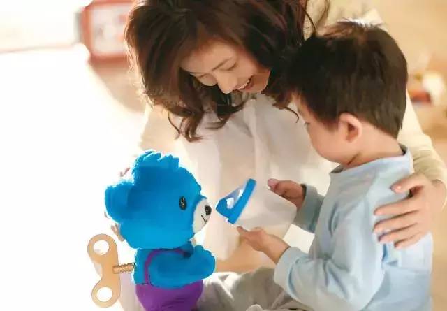 劳拉博士：孩子不肯和别人分享玩具，怎么办？