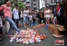 幼儿园给孩子吃变质食物