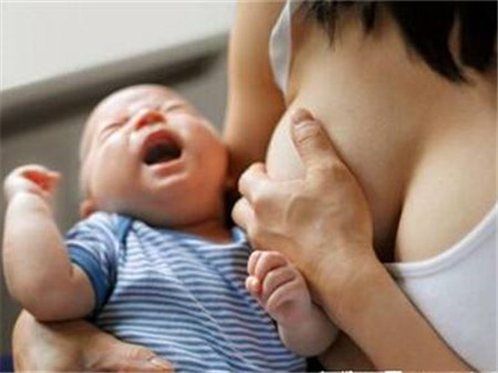 宝宝看见乳房就哭是怎么回事1