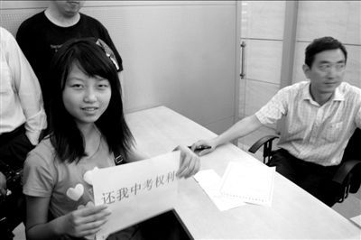 非沪籍女生辍学 15岁占海特微博约辩异地高考
