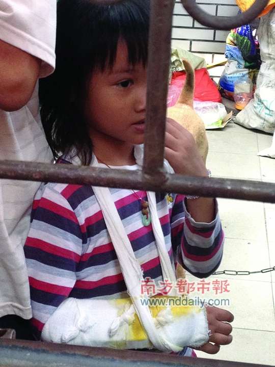 佛山幼儿园体罚孩子致手骨折!