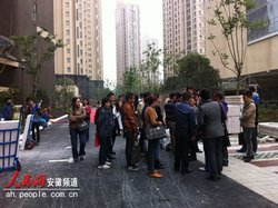 合肥楼粉粉是什么？楼粉粉沾水一捏就碎 开发商不负责