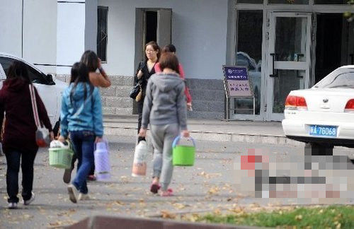 乌鲁木齐女大学生厕所产子后身亡!