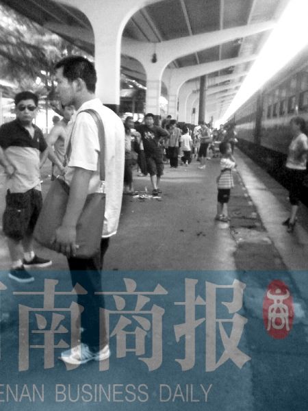 列车晚点列车长被打爆头：列车晚点乘客怎么维权?
