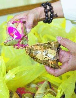 五芳斋发霉粽子最新报道：天气热加速霉变 