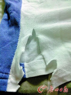 班主任剪烂多名学生校服 自称“保护学生”