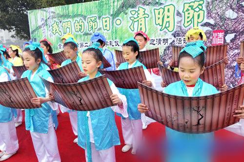 吟诗学礼迎清明