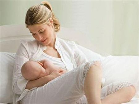 母乳和奶粉哪个更有营养价值3
