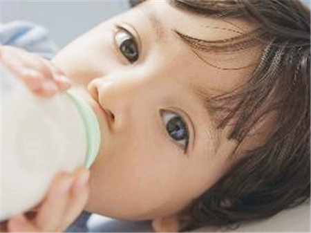 母乳和奶粉哪个好消化3