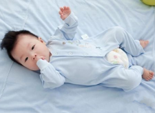 新生儿冬天穿连体衣吗4