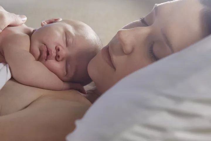 如何应对新生儿哭闹？