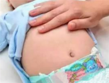 新生儿肚子进风症状2