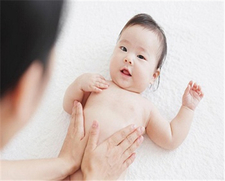 新生儿肚子按摩手法3