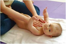 新生儿肚子按摩手法5