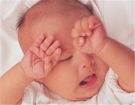 新生儿肚子饿又不吃奶是怎么回事3