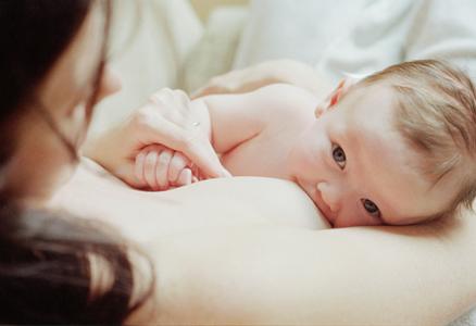 新生儿肚子硬一直哭闹怎么回事6