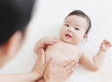 新生儿肚子进风怎么办2