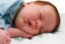 新生儿秋季睡觉穿什么衣服2