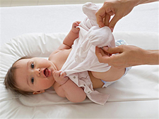 新生儿秋季穿衣注意什么1