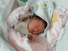 新生儿秋季穿衣注意什么2