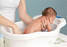 秋天新生儿能洗澡吗4