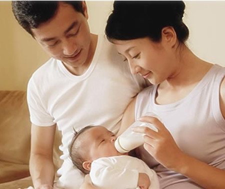 新生儿打嗝吐奶怎么回事4