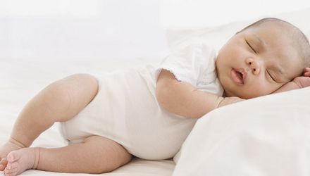 新生儿睡觉注意事项有哪些 让宝宝睡得安全又健康4