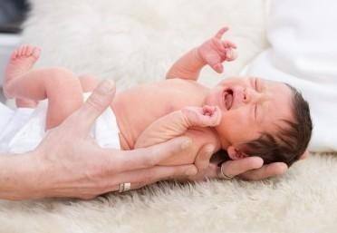 怎样判断新生儿是否健康 新生宝宝健康的标准3
