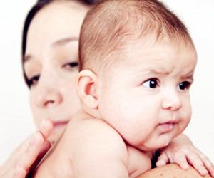 母乳怎样防止新生儿吐奶1