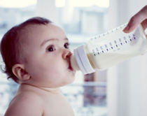 母乳怎样防止新生儿吐奶5