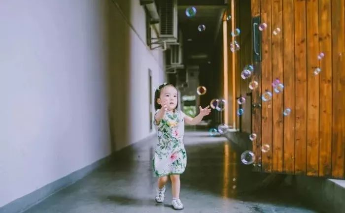 孩子,我愿意陪你一起成长,但不会替你负重前行!