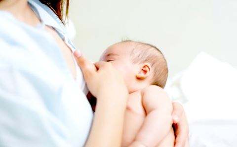 新生儿母乳喂养禁忌有哪些 新生儿母乳喂养注意事项2