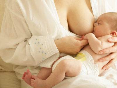 新生儿母乳喂养禁忌有哪些 新生儿母乳喂养注意事项3