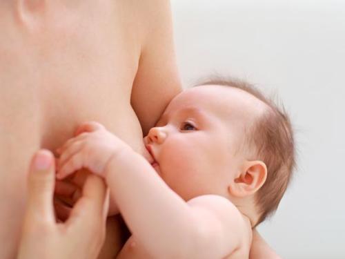 新生儿母乳喂养禁忌有哪些 新生儿母乳喂养注意事项4