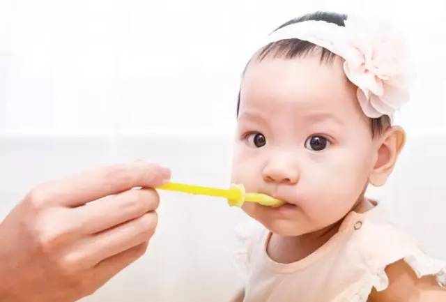 新生儿的六个惊人原始反射，宝妈别太惊讶！