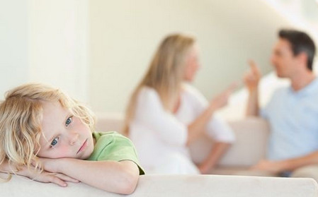 孩子面前,家长常做这4件事情,会让孩子越变越笨!