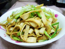 芹菜炒千张的做法3