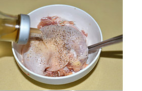 黄金鸡腿卷的做法3