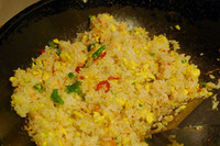 蛋香鲑鱼炒饭的做法6