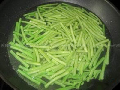 三色肉炒细面2