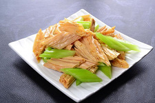 芹菜炒腐竹的做法2
